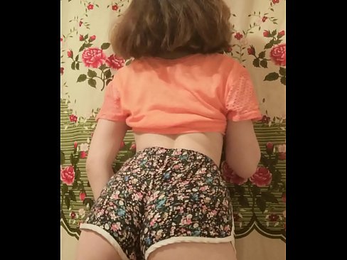 ❤️ Sexy jonge babe dy't har koarte broek op 'e kamera útstrielet ️ Homemade porno by ús fy.robosexshop.ru ☑