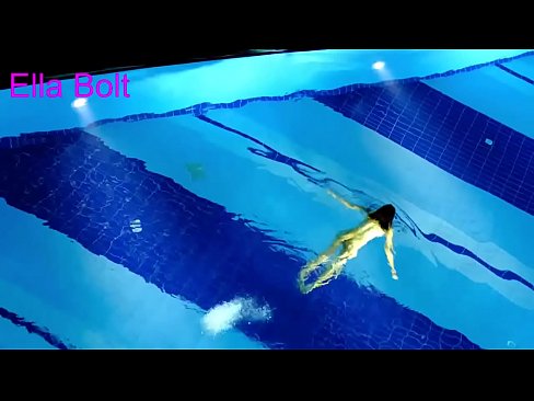 ❤️ Ik kin net ophâlde te sjen, jonge blonde fongen neaken swimmen yn ELLA BOLT resort pool ️ Homemade porno by ús fy.robosexshop.ru ☑