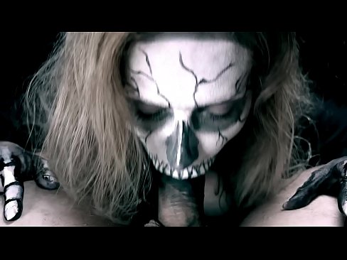 ❤️ Demon famke sûgje hoanne mei har swarte mûle en slikken cum. ️ Homemade porno by ús fy.robosexshop.ru ☑