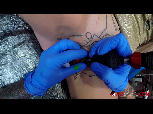 ❤️ Ekstreem tattooed hottie Sully Savage krige in tattoo op har klitoris ️ Homemade porno by ús fy.robosexshop.ru ☑