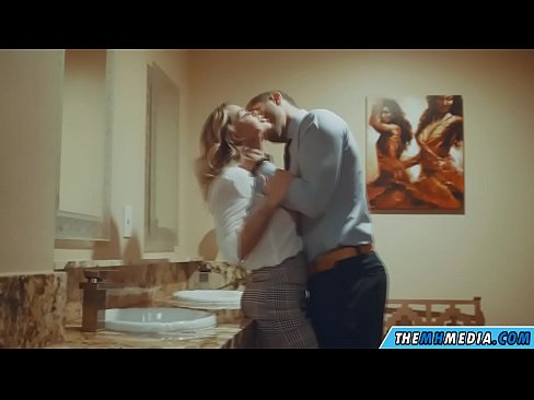 ❤️ As in busty blonde jo ferliedt yn in iepenbier toilet ️ Homemade porno by ús fy.robosexshop.ru ☑
